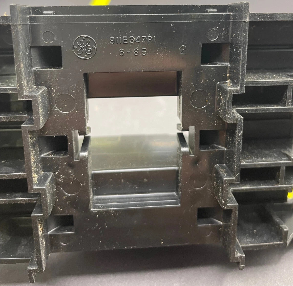 GE THQB Panelboard Mounting Fingers and Insulator Kit